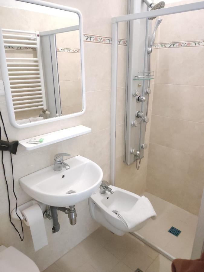 Single Room,1305611917:JPEG